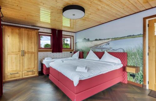 Jistrum Casa | Holiday Home in Friesland near Canal & Lake