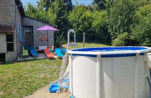 Grury Casa | Holiday Home in Grury with Pool & Garden