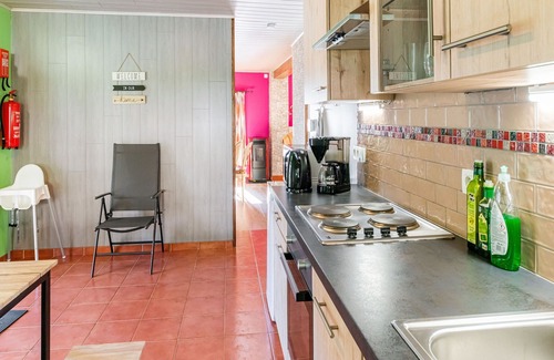 Nadrin Casa | Holiday Home in Houffaliz With Garden