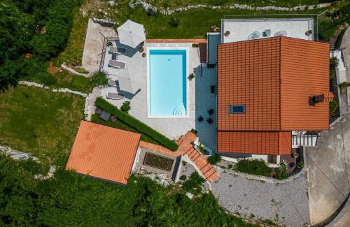 Opatija Casa | Holiday Home in Icici with Seaview, Balcony, Air condition, WIFI (4683-1)