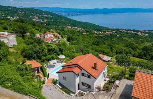 Opatija Casa | Holiday Home in Icici with Seaview, Balcony, Air condition, WIFI (4683-1)
