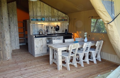 Kamperland Alquiler De RV | Casa de vacaciones en Kamperland, cerca de la playa y el mar, tienda de safari para 6 personas
