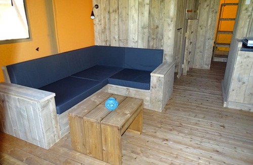 Kamperland Alquiler De RV | Casa de vacaciones en Kamperland, cerca de la playa y el mar, tienda de safari para 6 personas
