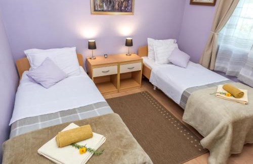 Molat Casa | Holiday Home in Molat with Pool