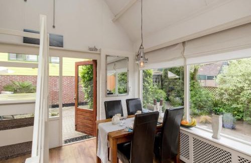 Municipality of Noordwijk Casa | Holiday Home in Noordwijkerhout by Forest & Lake