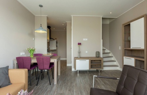 Municipality of Veere Casa | Holiday Home in Oostkapelle near Forest