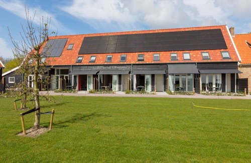 Municipality of Veere Casa | Holiday Home in Oostkapelle near Forest