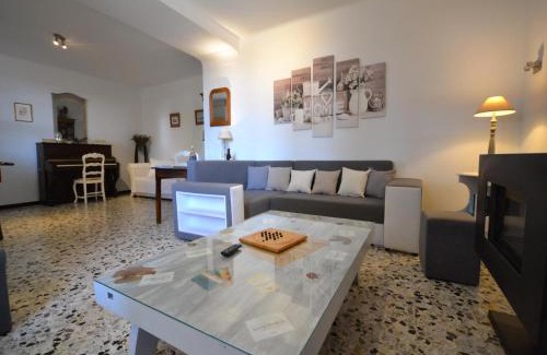 Pertuis Casa | Holiday Home in Pertuis with Pool and Views