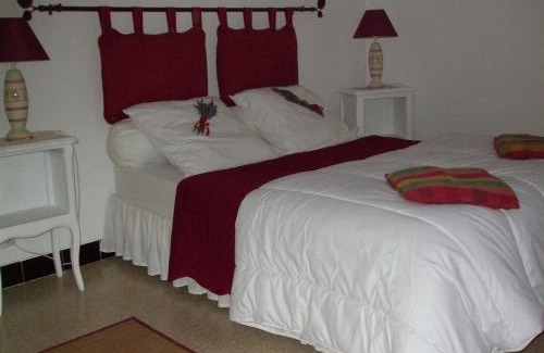 Pertuis Casa | Holiday Home in Pertuis with Pool and Views