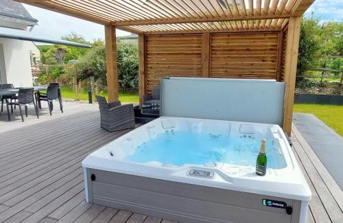 Plouarzel Casa | Holiday Home in Plouarzel near Sandy Beaches