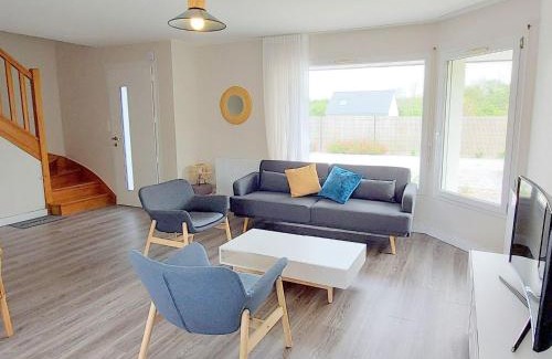Plouarzel Casa | Holiday Home in Plouarzel near Sandy Beaches
