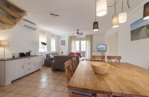 Wemeldinge Casa | Holiday Home in Quiet Park with Garden