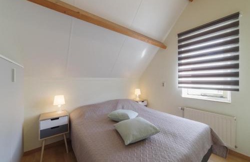Wemeldinge Casa | Holiday Home in Quiet Park with Garden