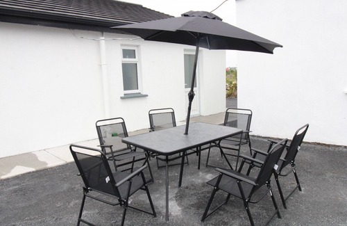 Inverin Apartamento | Holiday Home in Rossaveal, Sleeping 6