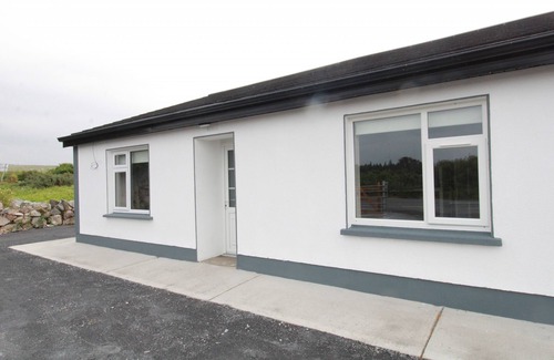 Inverin Apartamento | Holiday Home in Rossaveal, Sleeping 6