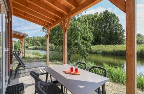 Municipality of Nissewaard Casa | Holiday Home in Simonshaven near Lake Beach