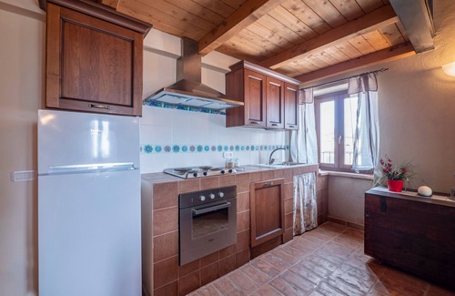 Mombaroccio Casa | Holiday Home in Villagrande Near Pool & Beach