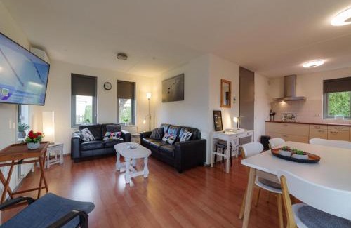 Wemeldinge Casa | Holiday Home in Wemeldinge near the Sea