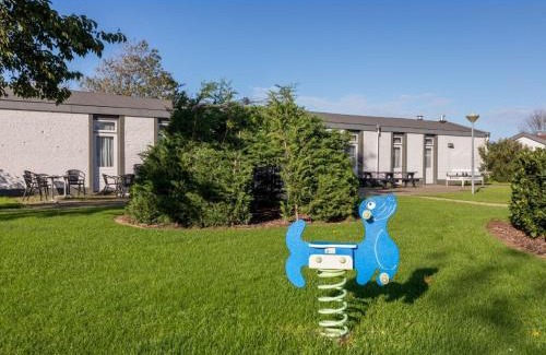 Serooskerke Casa | Holiday Home in Zeeland Family-Friendly, cleaning included