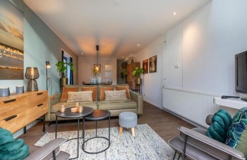 Groot Valkenisse Casa | Holiday Home in Zeeland near the Beach