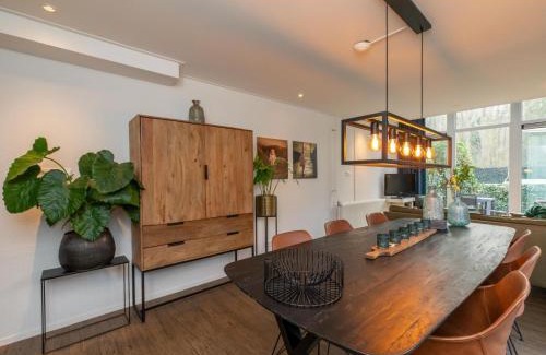 Groot Valkenisse Casa | Holiday Home in Zeeland near the Beach