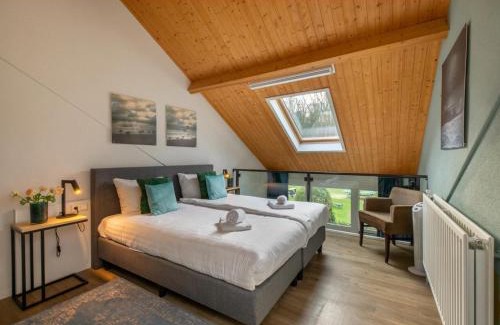Groot Valkenisse Casa | Holiday Home in Zeeland near the Beach