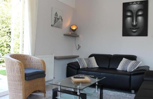 Wemeldinge Casa | Holiday Home in Zeeland with Garden