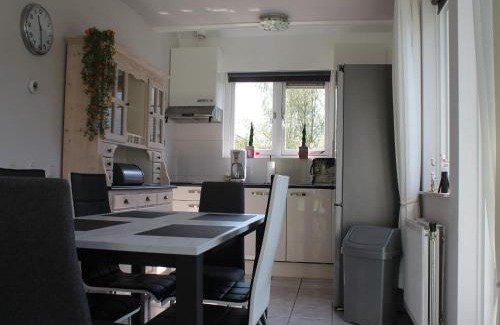 Wemeldinge Casa | Holiday Home in Zeeland with Garden