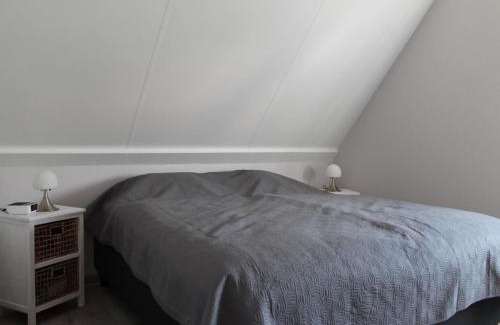 Wemeldinge Casa | Holiday Home in Zeeland with Garden