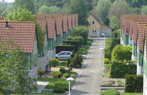 Wemeldinge Casa | Holiday Home in Zeeland with Garden