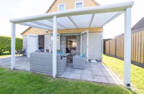 Wemeldinge Casa | Holiday Home in Zeeland near Beaches