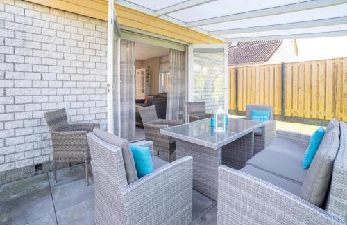 Wemeldinge Casa | Holiday Home in Zeeland near Beaches