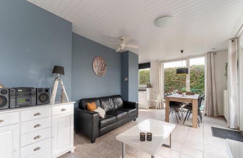 Baarland Casa | Holiday Home in Zeeland near Lake