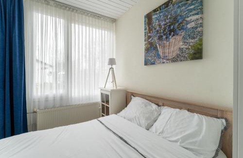 Baarland Casa | Holiday Home in Zeeland near Lake