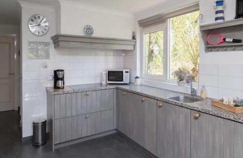 Baarland Casa | Holiday Home in Zeeland near the Beach