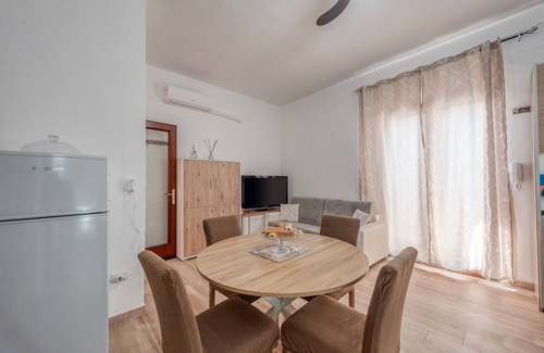 Cellino San Marco Casa | Holiday Home 'Katia' with Private Garden and Air Conditioning