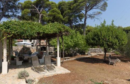 Kolocep Island Casa | Holiday Home Jekavac -Three Bedroom Apartment with Terrace and Sea View