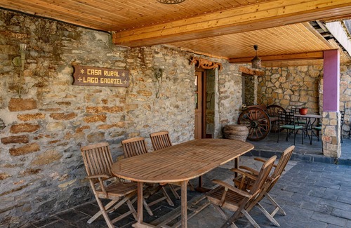 Villacibran Casa | Holiday Home 'Lago Gabriel' with Mountain View, Private Terrace and Wi-Fi