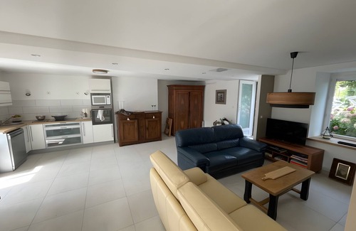 Roz-sur-Couesnon Casa | Casa de vacaciones 'Les Hortensias' con terraza privada, Wi-Fi y aire acondicionado
