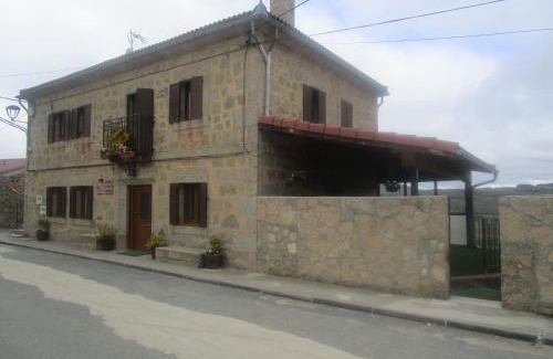 Hoyos del Espino Casa | Holiday Home La Asomailla