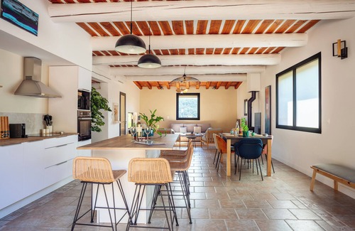 Auriol Casa | Casa de vacaciones 'La Bastide Des Oliviers' con vistas a la montaña, Wi-Fi y aire acondicionado