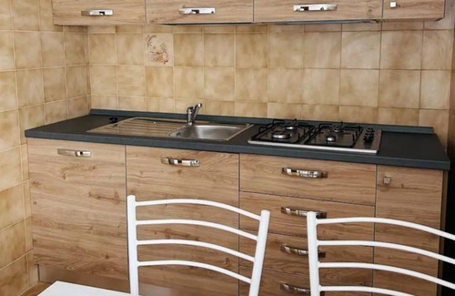 Agnino Casa | Holiday Home 'La Casa di Andrea in Lunigiana' with Private Terrace, Shared Garden and Balcony