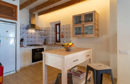 Banyalbufar Casa | Holiday Home 'La Cubana Casa Vacacional' with Sea View, Balcony and Wi-Fi