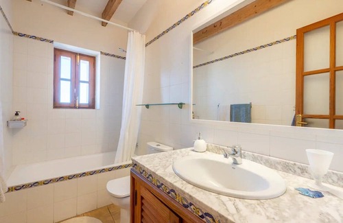 Banyalbufar Casa | Holiday Home 'La Cubana Casa Vacacional' with Sea View, Balcony and Wi-Fi