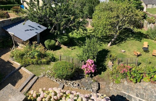 Locquirec Casa | Holiday Home 'La Défatigue' with Sea View, Private Terrace and Wi-Fi