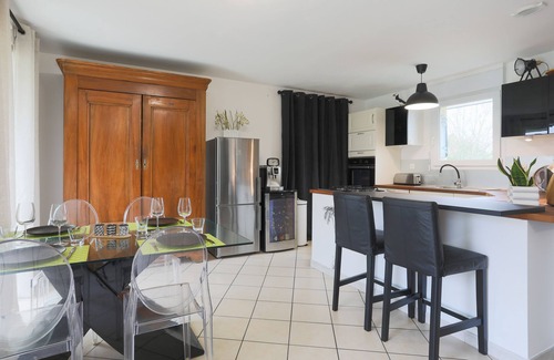 Langoat Casa | Holiday Home 'La Dolce Vita' with Private Terrace, Private Garden and Wi-Fi
