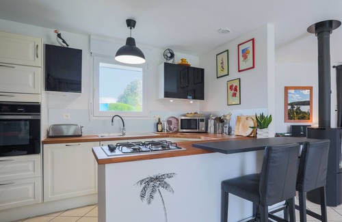 Langoat Casa | Holiday Home 'La Dolce Vita' with Private Terrace, Private Garden and Wi-Fi
