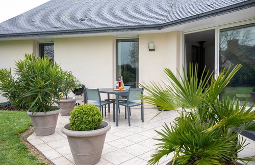 Langoat Casa | Holiday Home 'La Dolce Vita' with Private Terrace, Private Garden and Wi-Fi