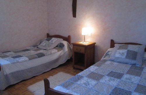 Saint-Jean-Lagineste Casa | Holiday Home La Grange by Interhome