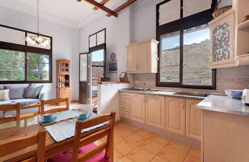Hermigua Casa | Casa de vacaciones 'La Huerta' con vistas a la montaña, terraza privada y Wi-Fi